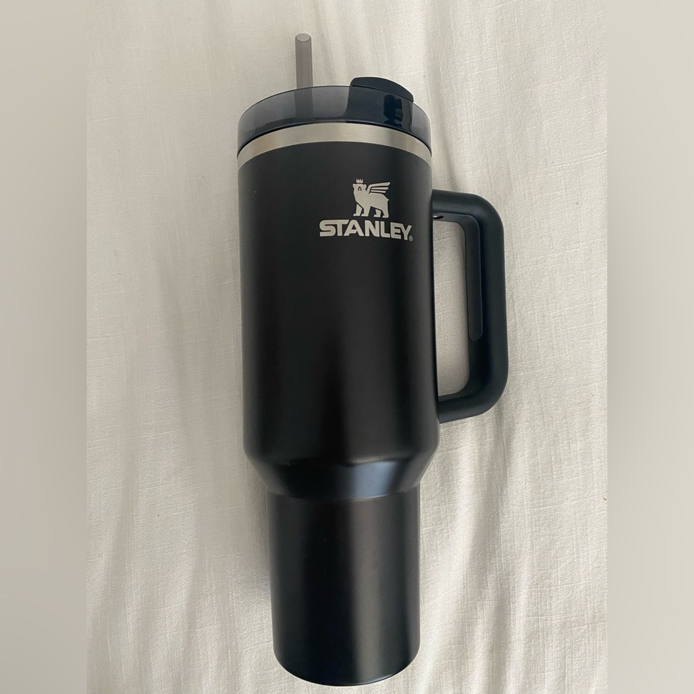 ✨🖤Stanley 40 oz Black Glow Tumbler🖤✨